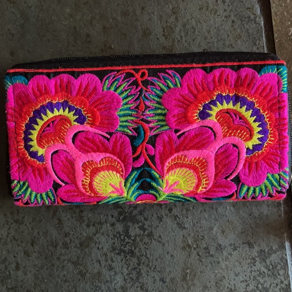 NWOT Thailand Matching Crossbody & Wallet Set - Picture 7 of 16